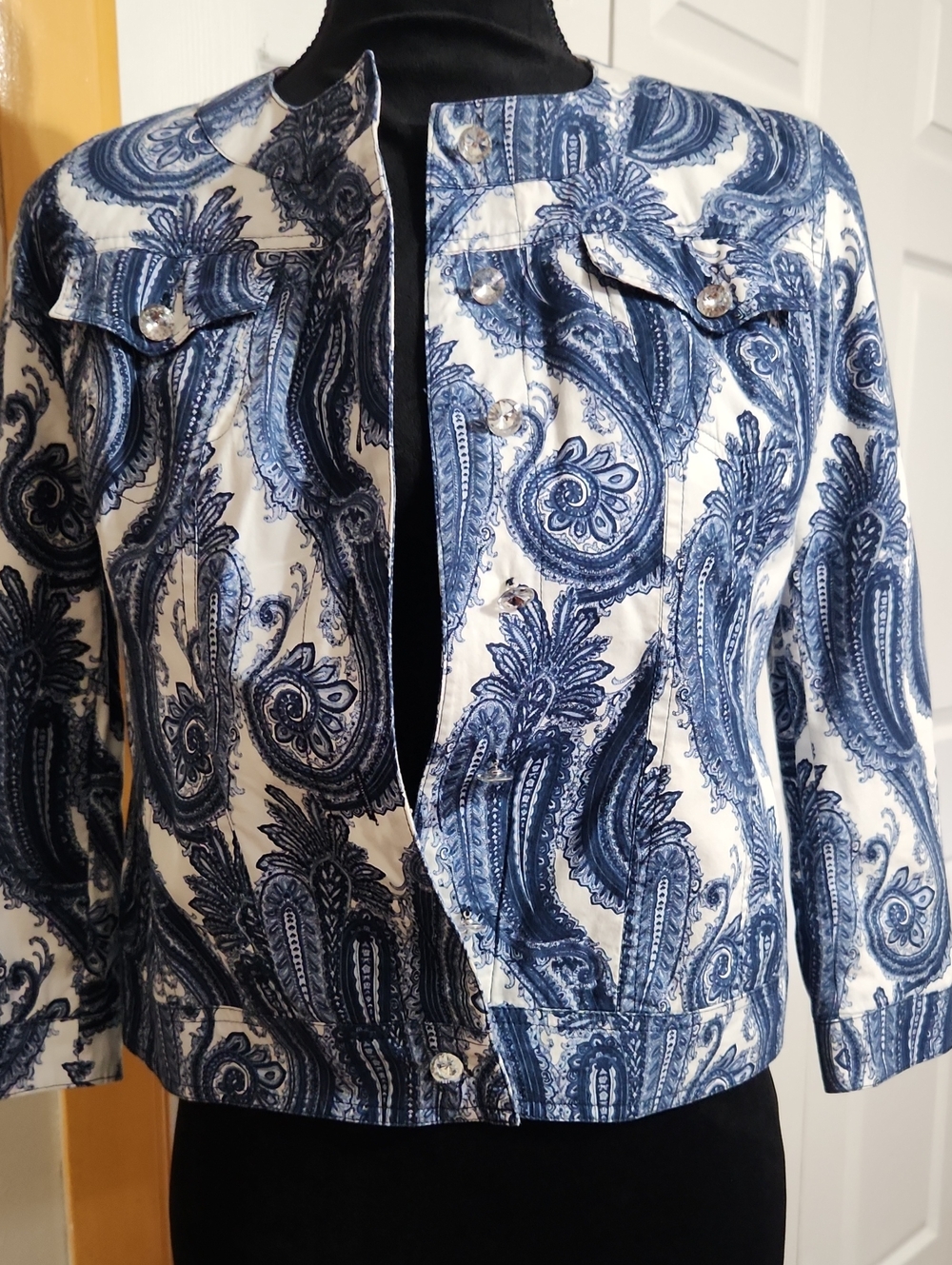 Focus 2000 White and Navy Paisley Button-Front Jacket